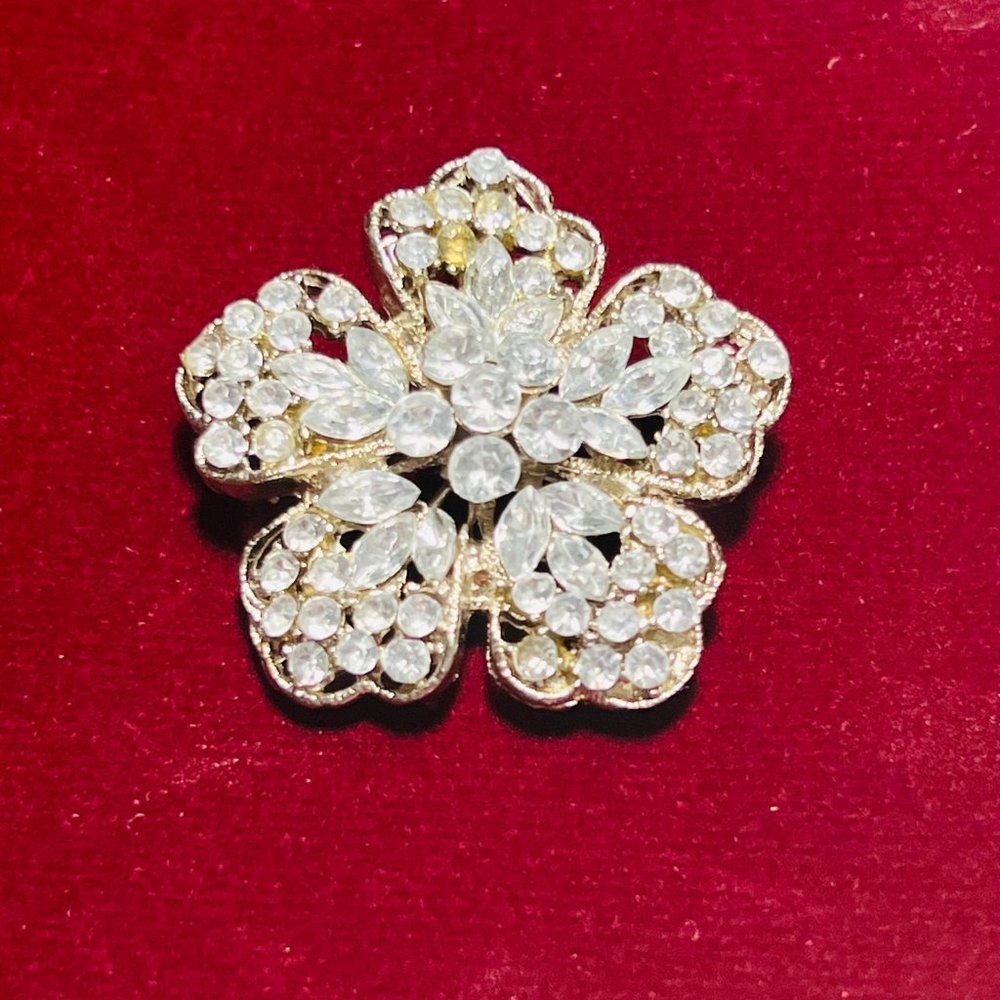 Vintage - Signed - LDA Clear Rhinestone 5 Petal Silvertone Flower Brooch Pin